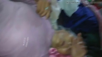 Jocul Anal Al Bunicii Asiatice Într-Un Videoclip De Casă