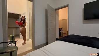 Step-Sis’ Sexy Body And The Absence Of Panties Made Me Horny As A Mule